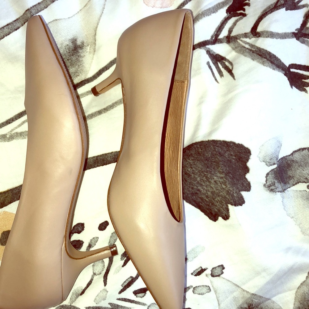 Urban Outfitters Nude pumps